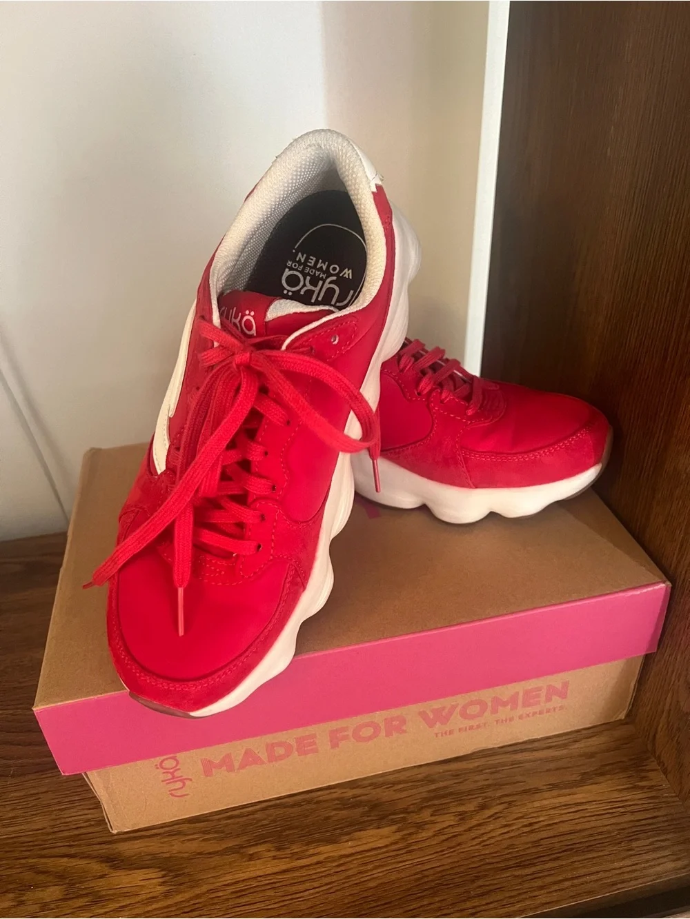 Ryka Women’s Sneakers Podflow Retro Salsa Red White Walking Like New Size 8